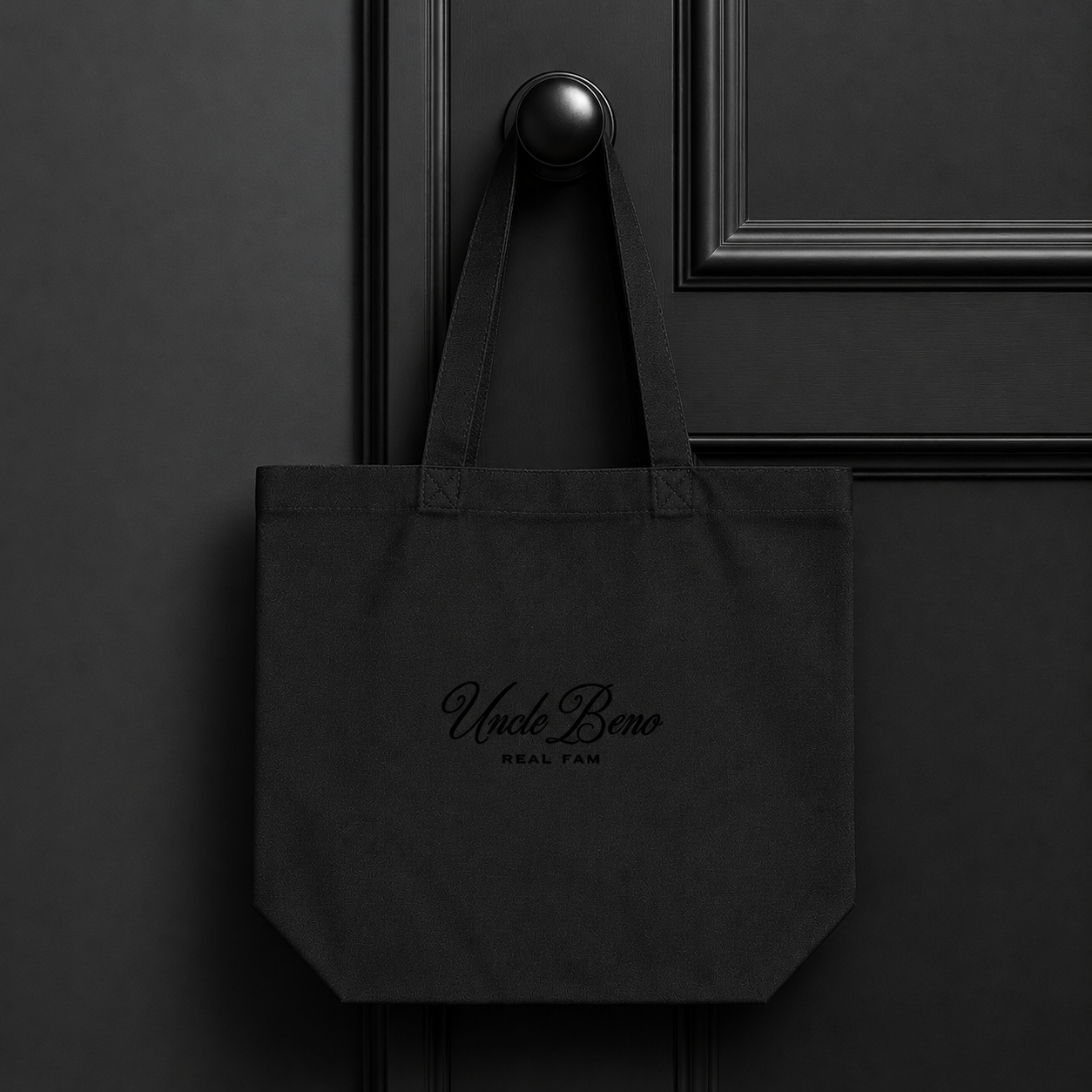BLACK SIGNATURE TOTE BAGS