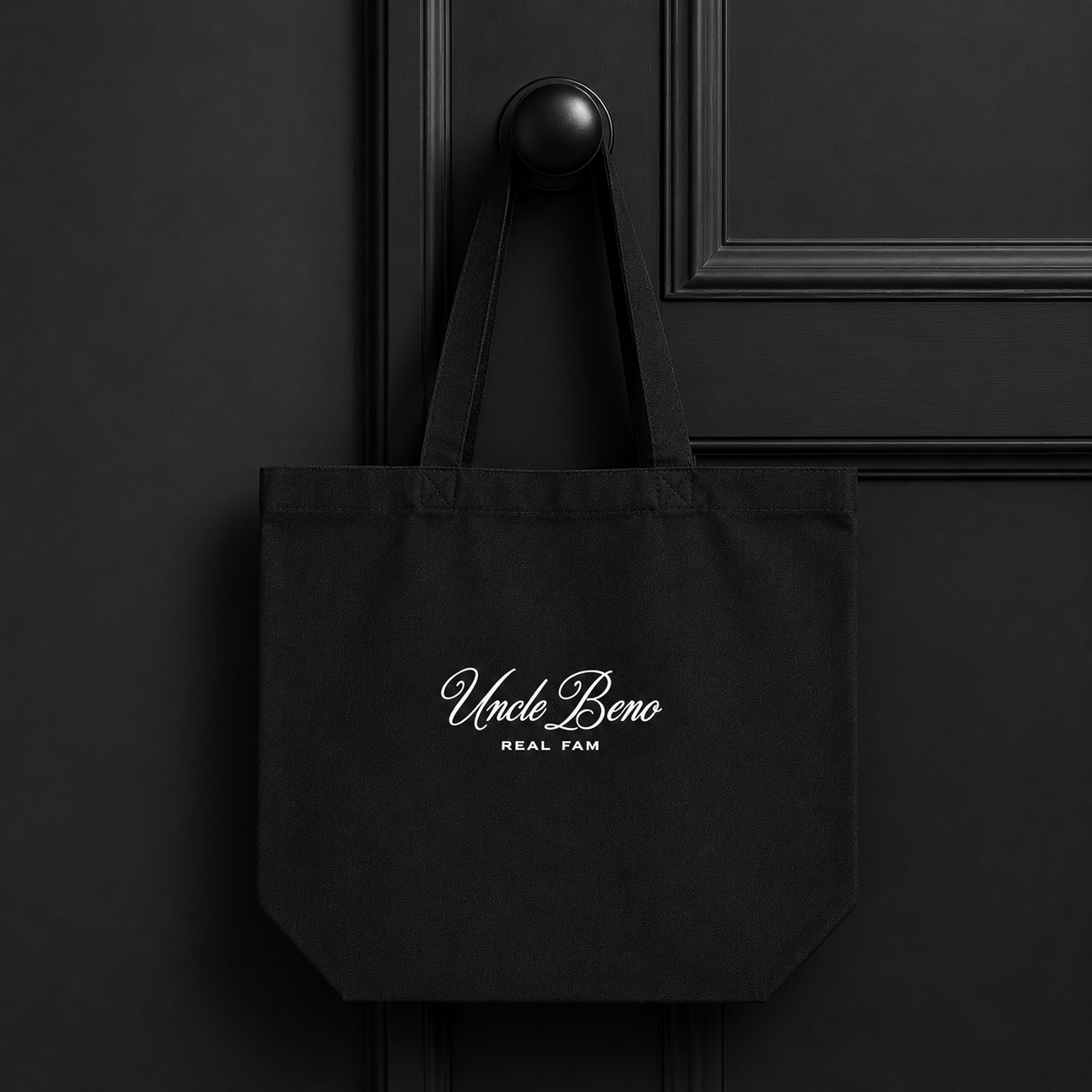 BLACK SIGNATURE TOTE BAGS